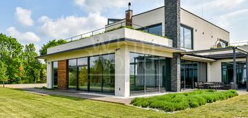 Ustronna posiadłość z basenem