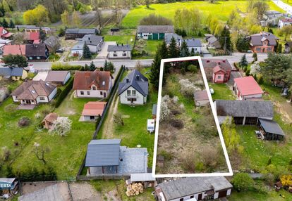 Działka budowlana z mediami, ogrodzona 1358 m²
