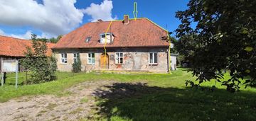 Zabytkowy dwór nad rzeką tina - różany k. elbląga