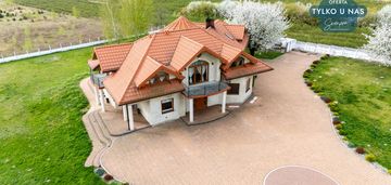 Przestronny atrakcyjny dom w pięknej okolicy