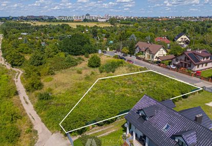15 min od centrum,media,dostęp do dróg publicznych