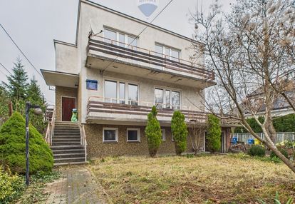 Dom wolnostojący z ogrodem i kominkiem – wawer