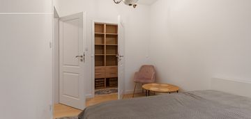 Stacja aleje jerozolimskie | 2 garderoby | garaż