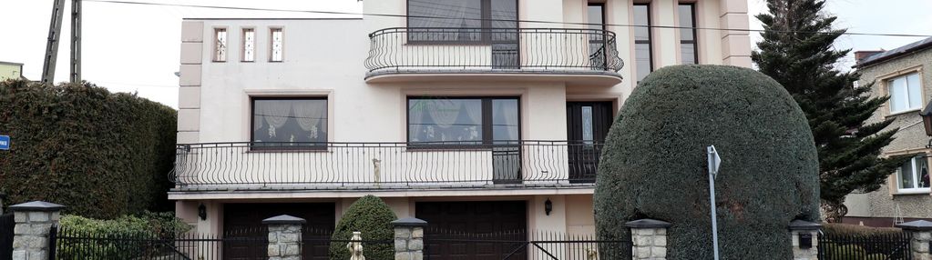 Piękny dom z dwoma garażami!