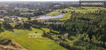 Siedlisko: 2 domy, budynki gospodarcze, staw