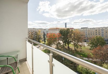 2 pokoje z osobą kuchnią i balkonem w centrum