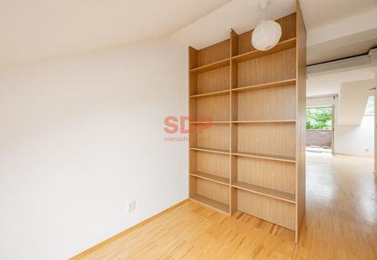 Zielona okolica, widok na korony drzew, balkon, wygodne parkowanie