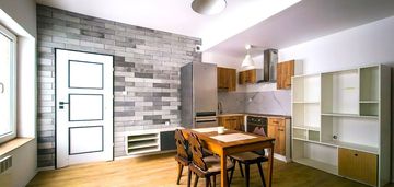 Przestronne mieszkanie do remontu na stokach