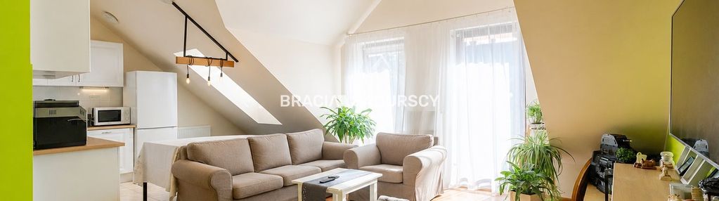 2-pok, 48 m² (ok. 60 m² po podłodze), balkon