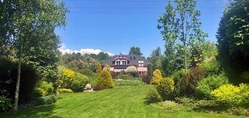 Komfortowy dom za miastem.