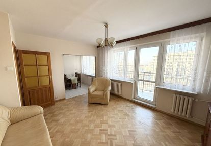 | bezpośrednio przy metrze | duża loggia | piwnica