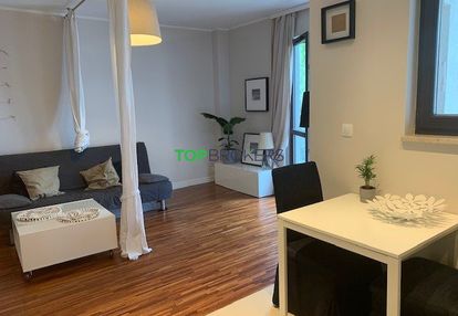 Wygodne studio po remoncie, balkon