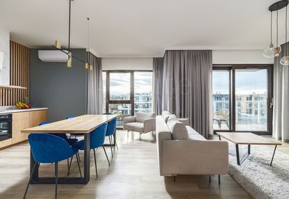 Komfortowy apartament z widokiem na marinę.