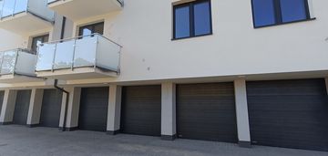 67m na zamkniętym osiedlu + 2 garaże w cenie.