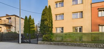 Dom 3 kondygnacje, 3 kuchnie, 3 łazienki, garaż