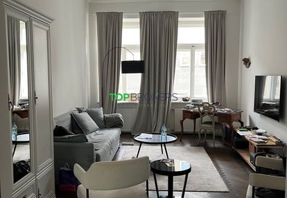 Elegancki apartament w przedwojennej kamienicy