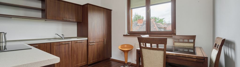 Grota roweckiego | 2 pokoje, zamykany garaż