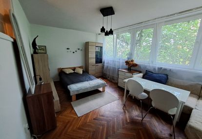 25m2 kawalerka do remontu.
