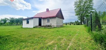 Działka z domkiem nad jeziorskiem