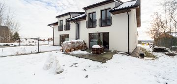 Na sprzedaż nowoczesny dom bliźniak.