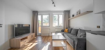 Dwa pokoje| duży balkon | tramwaj i autobusy