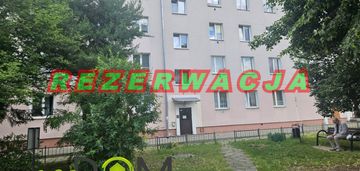 Dwupokojowe mieszkanie w bloku.