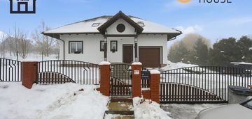 Dom wolnostojący z basenem, skowarcz