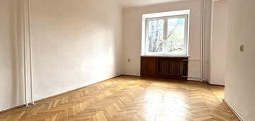 3 oddzielne pokoje, kamienica garaż  winda!