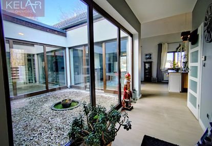 Dom z solarnym atrium