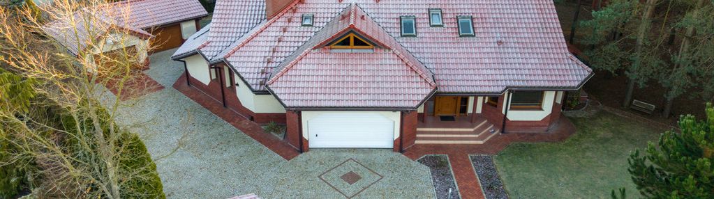 Willa miejska w bezpośrednim sąsiedztwie lasu