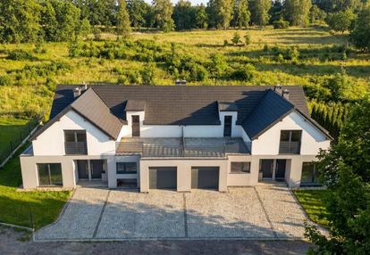 Dom pod lasem z opcją wyodrębnionego mieszkania!!!