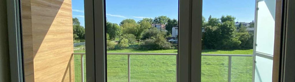 Apartament na ostatnim piętrze z widokiem na łąkę.