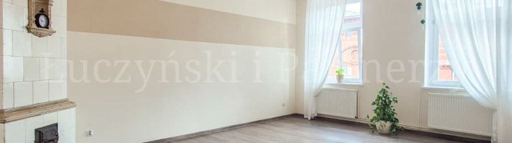 M4 w centrum kamiennej góry