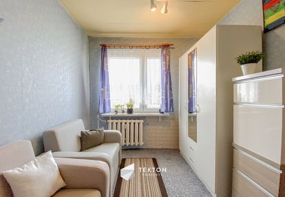 Niski blok, duży balkon, świetna lokalizacja