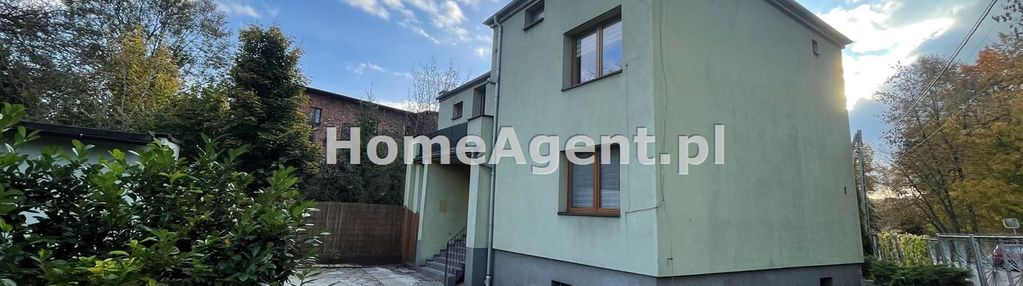 Bezczynszowe mieszkanie w domu jednorodzinnym.