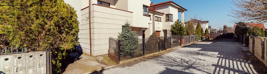 Jasny i przestronny, duży potencjał, garaż,