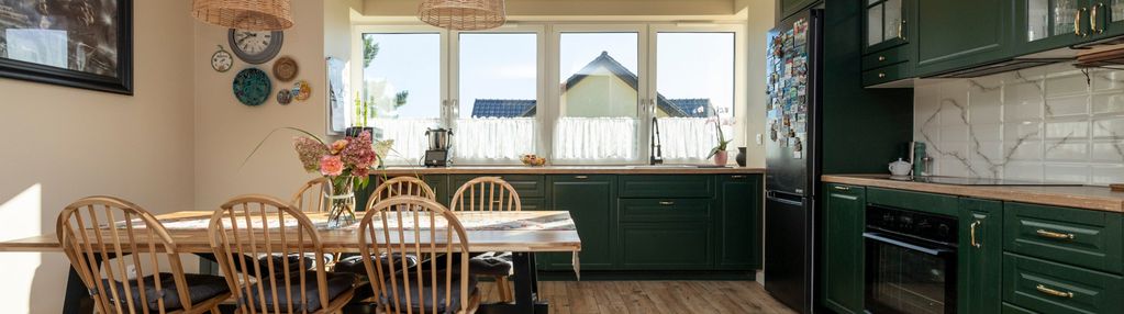 Dom pod lasem - enklawa z lasem w ogrodzie