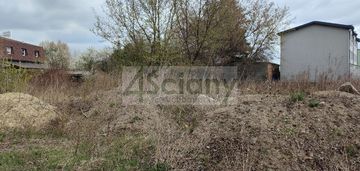 Włochy - działka na dom lub usługi