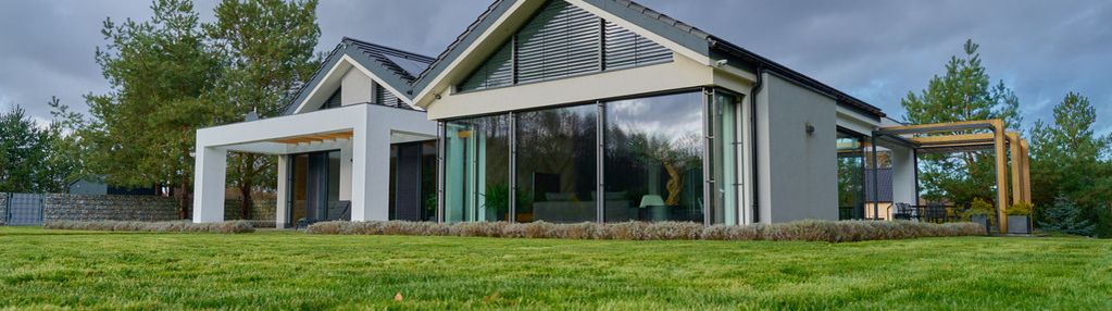 Nowoczesny dom pod lasem w dolinie baryczy