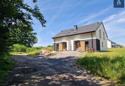 Na sprzedaż nowy dom w dobrej lokalizacji. 0 %