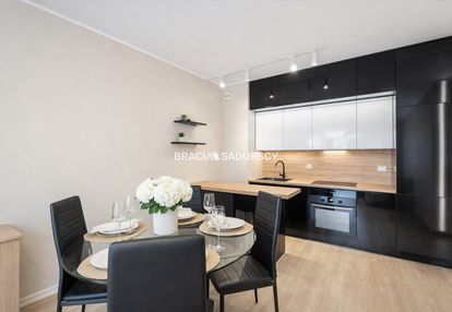 Wygodny nowoczesny apartament w centrum.