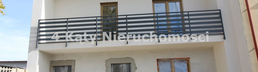Mieszkanie na i piętrze salon + 3 pokoje