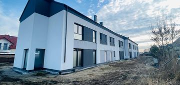 Skrajny dom z ogrodem 420m