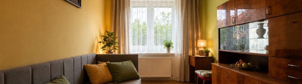 Mieszkanie na wysokim parterze w ładnym budynku