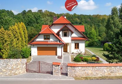 Dom na dużej działce w atrakcyjnej lokalizacji