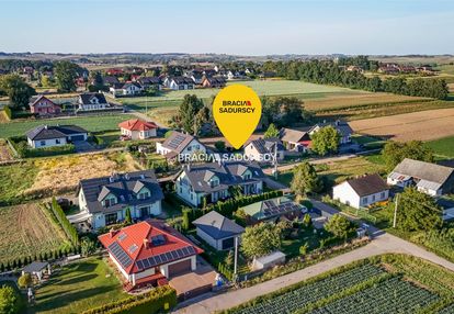 Urokliwa szeregówka w zielonych krzysztoforzycach