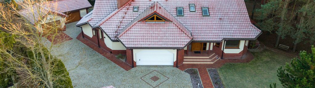 Willa miejska w bezpośrednim sąsiedztwie lasu