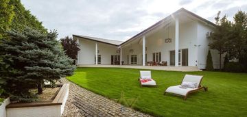 Parterowa rezydencja z basenem