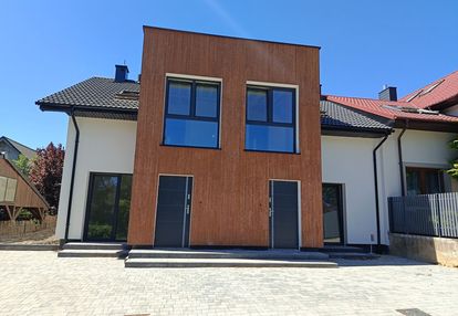 Nowoczesny i kompaktowy dom bliźniak