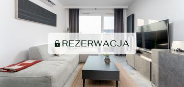 Nowoczesny apartament z balkonem | pękowicka trio